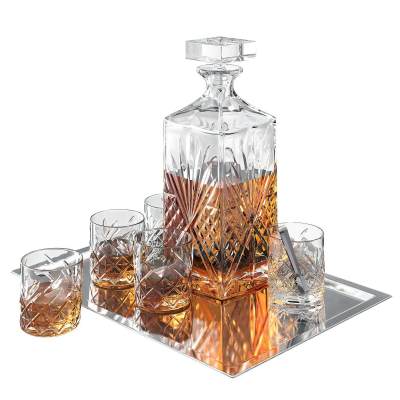 现代威士忌酒瓶酒杯